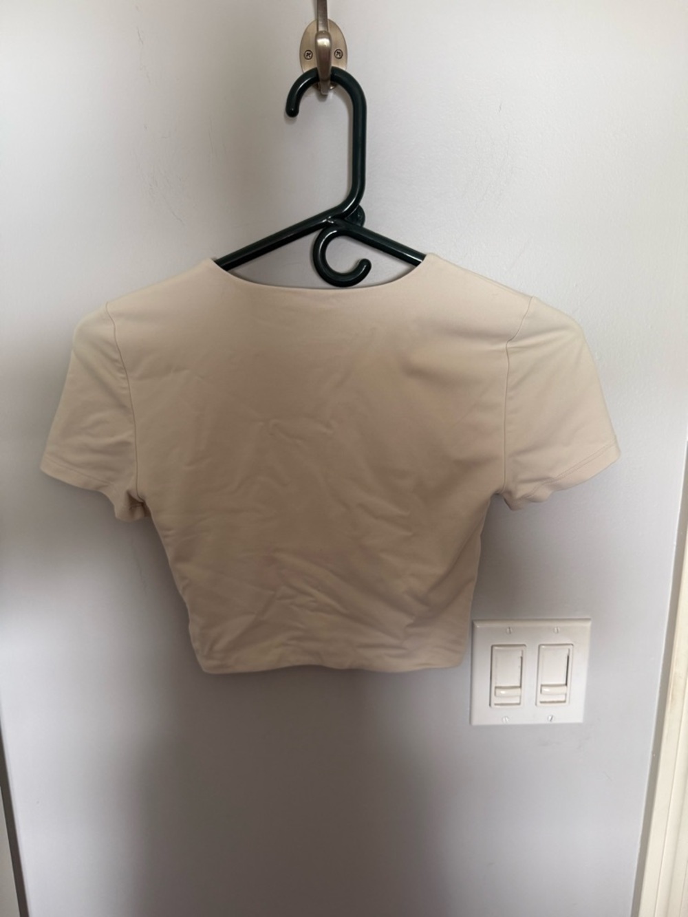Babaton Cream Short Sleeve Crop Top - Picture 3 of 3